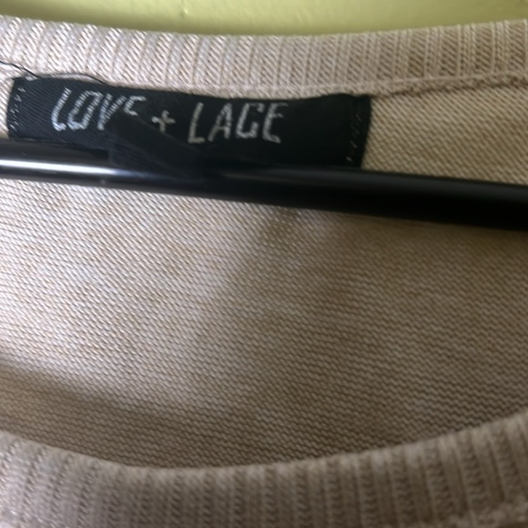 Love+Lace Graphic Design Women's Cream Top with Artistic Print - Picture 4 of 8